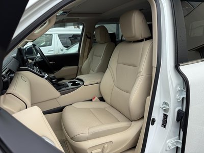 صورة 24 لـ 2023 Toyota LAND CRUISER 300