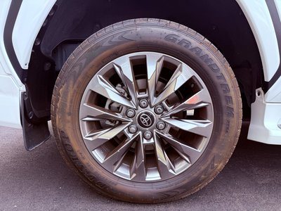 صورة 31 لـ 2023 Toyota LAND CRUISER 300