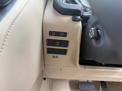 صورة 50 لـ 2023 Toyota LAND CRUISER 300