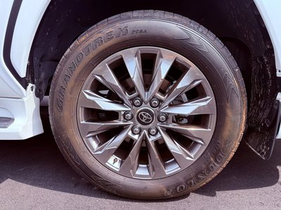 صورة 34 لـ 2023 Toyota LAND CRUISER 300