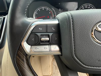 صورة 36 لـ 2023 Toyota LAND CRUISER 300
