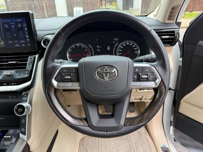 صورة 35 لـ 2023 Toyota LAND CRUISER 300