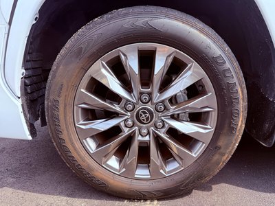 صورة 33 لـ 2023 Toyota LAND CRUISER 300
