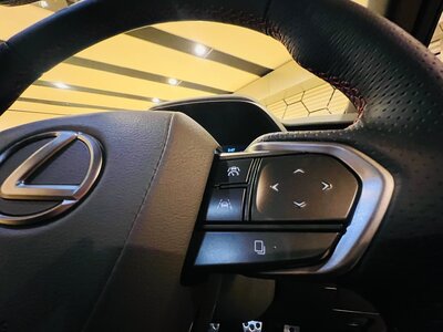 2025 Lexus LBX thumbnail 24