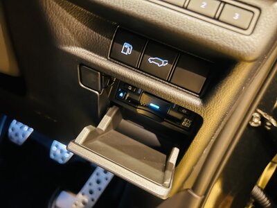 2025 Lexus LBX thumbnail 73