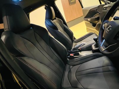 2025 Lexus LBX thumbnail 19