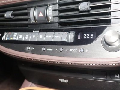 2018 Lexus LS thumbnail 34