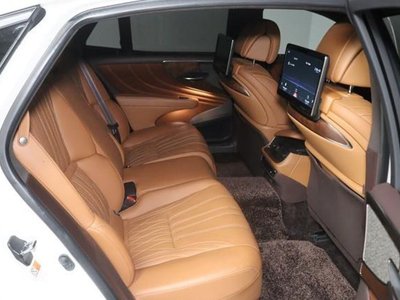 2018 Lexus LS photo 14