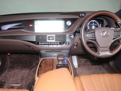 2018 Lexus LS photo 2
