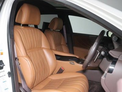 2018 Lexus LS photo 11