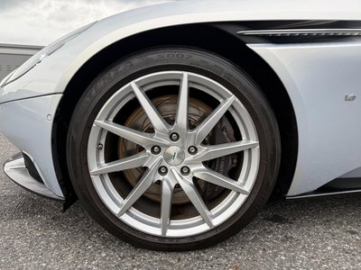 2018 Aston Martin DB11 — фото 21