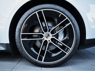 2025 Porsche TAYCAN — миниатюра 16