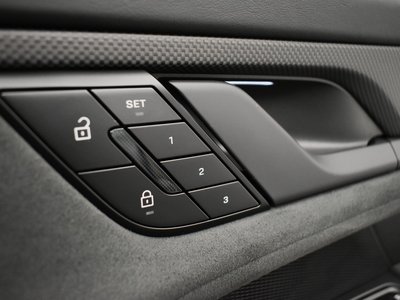 2025 Porsche TAYCAN — миниатюра 32