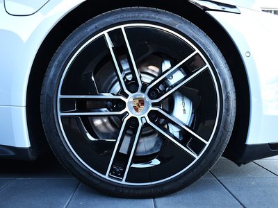 2025 Porsche TAYCAN — миниатюра 18