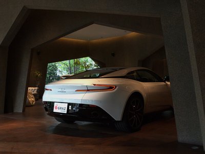 2017 Aston Martin DB11 — фото 11