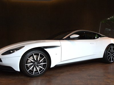 2017 Aston Martin DB11 — фото 5