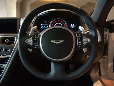 2017 Aston Martin DB11 — фото 12