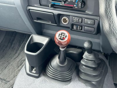 2015 Toyota LAND CRUISER 70 thumbnail 23