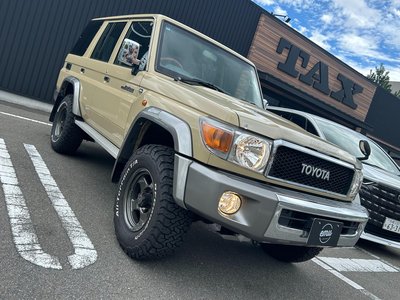 2015 Toyota LAND CRUISER 70 thumbnail 51