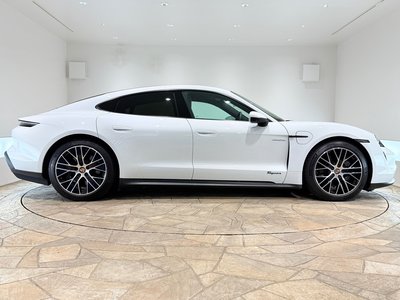 2021 Porsche TAYCAN photo 7