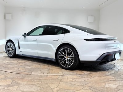 2021 Porsche TAYCAN photo 10