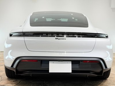 2021 Porsche TAYCAN photo 9