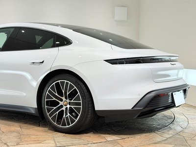 2021 Porsche TAYCAN thumbnail 75