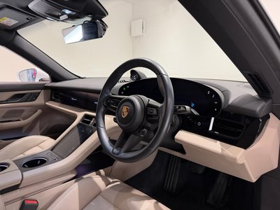 2021 Porsche TAYCAN photo 13