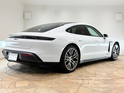 2021 Porsche TAYCAN photo 8