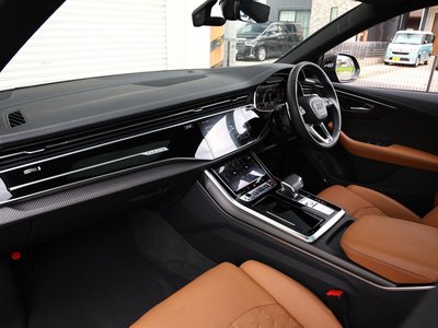 صورة 56 لـ 2021 AUDI RS Q8
