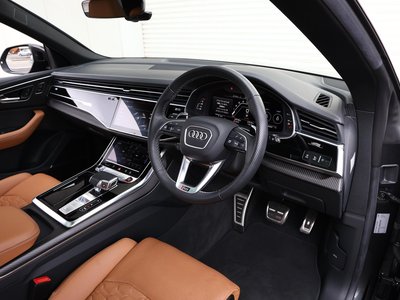 صورة 58 لـ 2021 AUDI RS Q8
