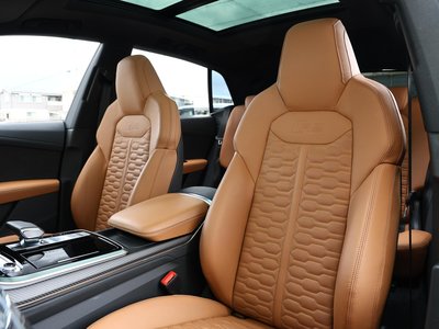 صورة 54 لـ 2021 AUDI RS Q8