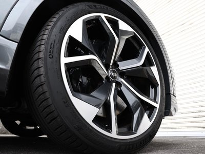 صورة 9 لـ 2021 AUDI RS Q8