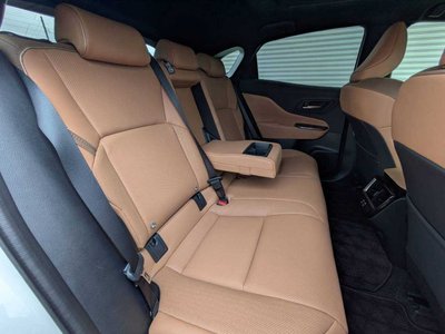 2025 Toyota CROWN SPORT thumbnail 34