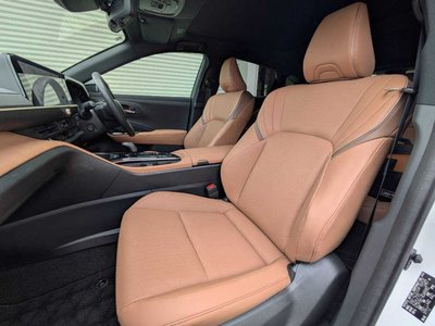2025 Toyota CROWN SPORT thumbnail 32
