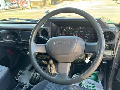 2003 Toyota LAND CRUISER 70 thumbnail 18