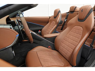 صورة 11 لـ 2025 Ferrari ROMA SPIDER