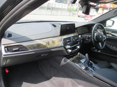 صورة 11 لـ 2020 BMW 5 SERIES
