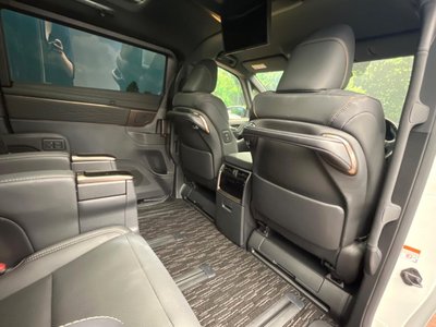 صورة 48 لـ 2024 Toyota ALPHARD