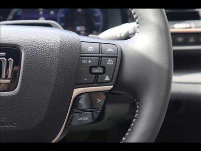 2025 Toyota CROWN ESTATE photo 6