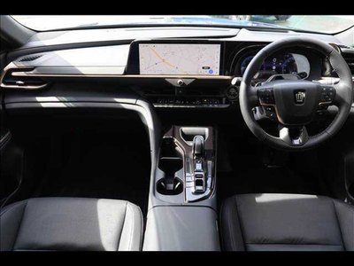 2025 Toyota CROWN ESTATE photo 3
