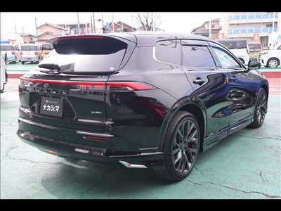 2025 Toyota CROWN ESTATE photo 2