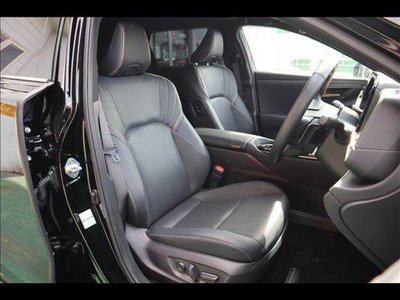 2025 Toyota CROWN ESTATE photo 11