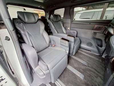 2023 Toyota VELLFIRE photo 11