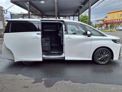 2023 Toyota VELLFIRE photo 17
