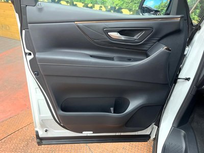 صورة 24 لـ 2023 Toyota ALPHARD