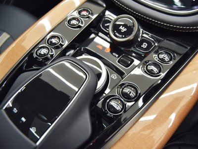 2024 Aston Martin DBX photo 16