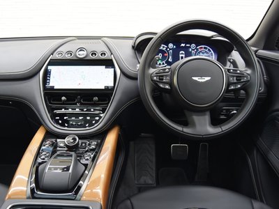 2024 Aston Martin DBX photo 12