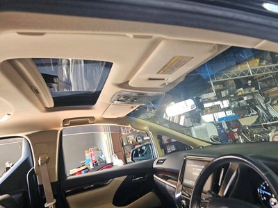 2017 Toyota VELLFIRE photo 16