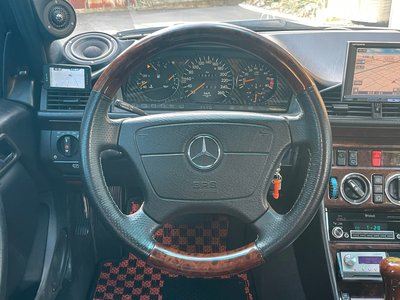 1991 Mercedes-BENZ E-CLASS photo 15